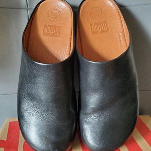 Black Leather FitFlop Shuv Clogs - Very Gently Use